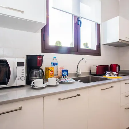 Impeccable Modern 2-bed - Casa Michelle Villa